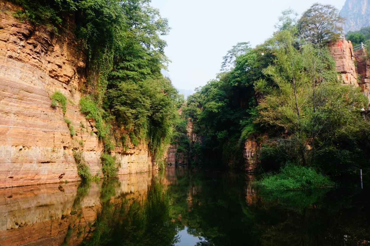村里的蓄水池也是一处风景